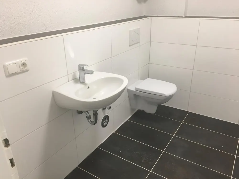 Sanierte 3 - Zimmer Wohnung im vorderen Westen