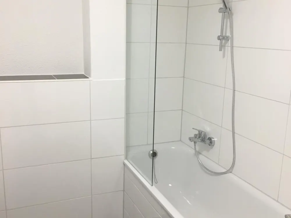 Sanierte 3 - Zimmer Wohnung im vorderen Westen