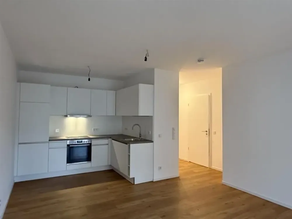 Schöne 2-Zimmer-Wohnung inkl. Loggia, Einbauküche & Keller!