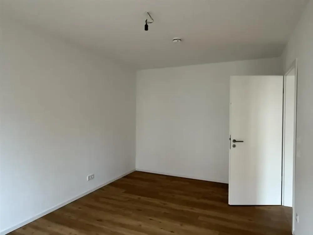 Schöne 2-Zimmer-Wohnung inkl. Loggia, Einbauküche & Keller!