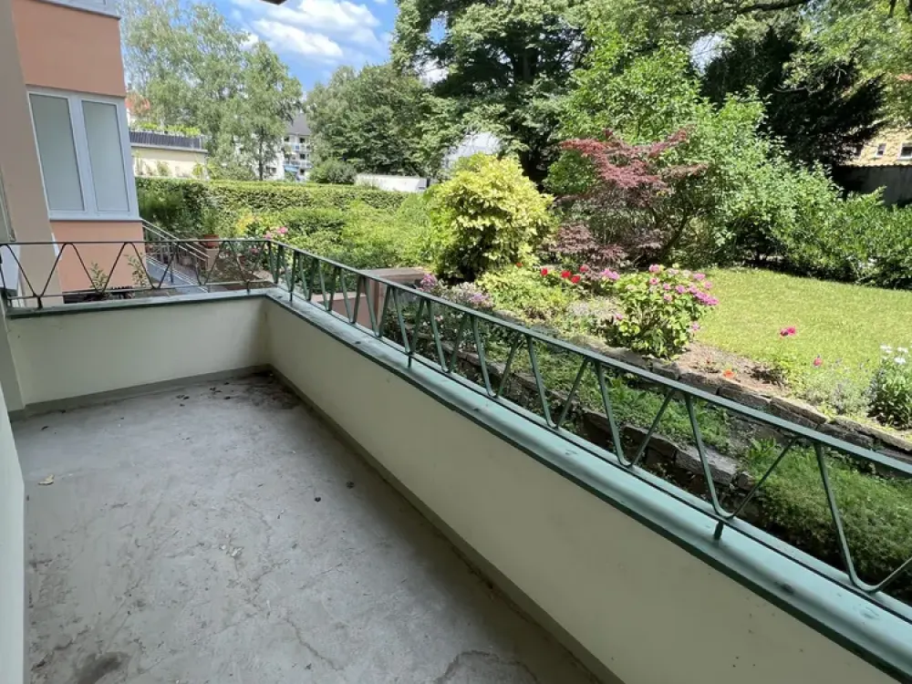 ***SAARLANDVIERTEL-Am Knappenberg-sanierte Wohnung mit Balkon, Terrasse und Gartenmitbenutzung***
