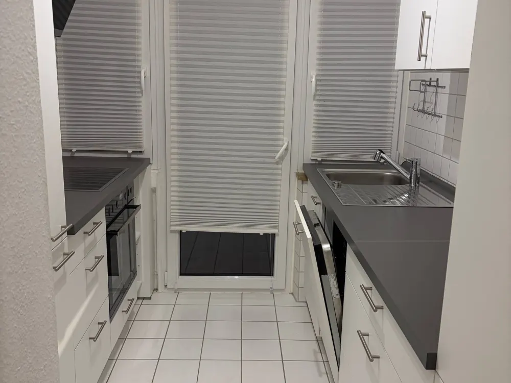 Großzügige renovierte 2 Zimmer Wohnung, großer umlaufender Balkon