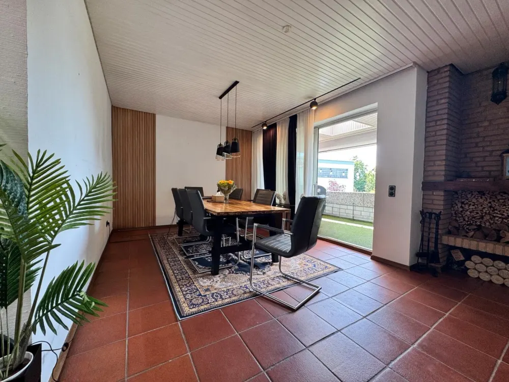 +++ 4-Zimmer-Wohnung mit 3 Balkone zu vermieten +++