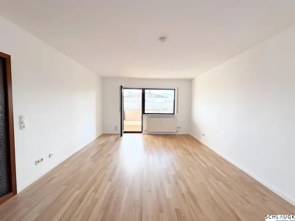 Spacious 2-Room Apartment in Martinsried with South-Facing Balcony