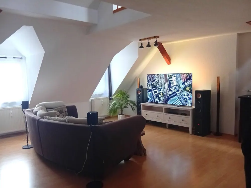 Charming 2-Room Maisonette with View of Gutenberg Gymnasium