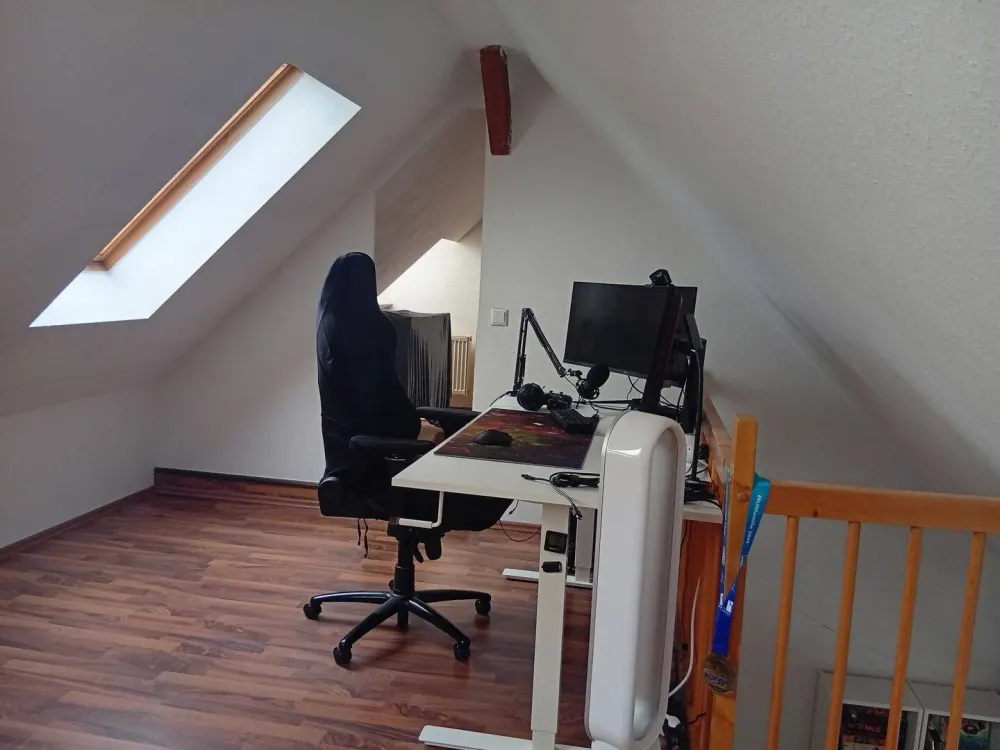 Charming 2-Room Maisonette with View of Gutenberg Gymnasium