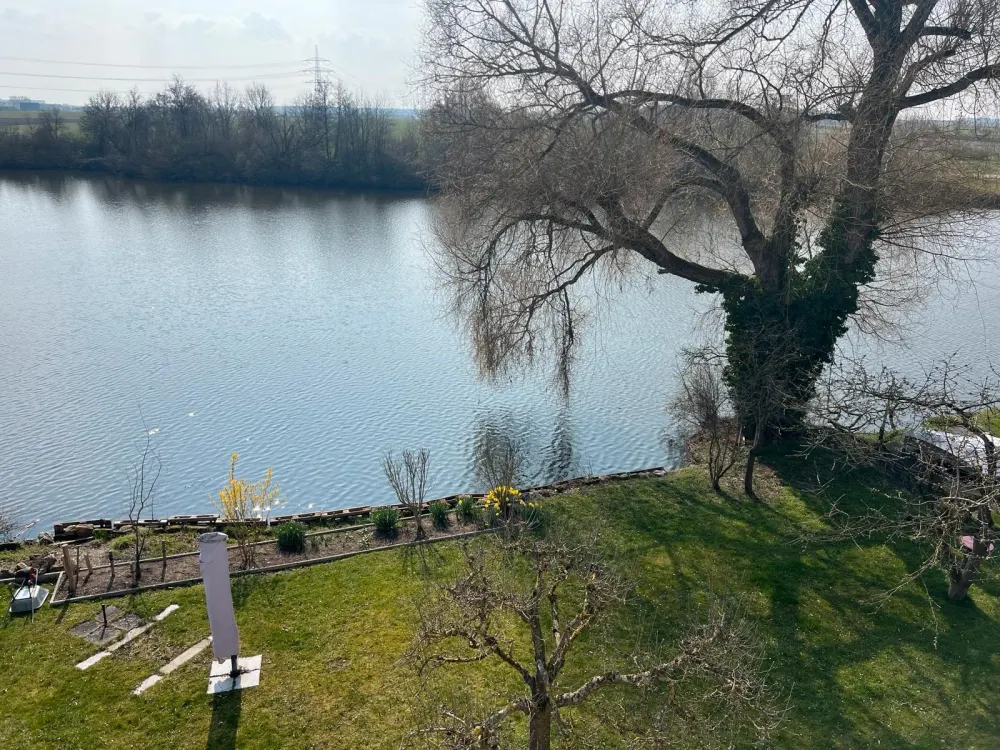 Wohnung mit traumhaftem Weiherblick in Erlangen-Kosbach
