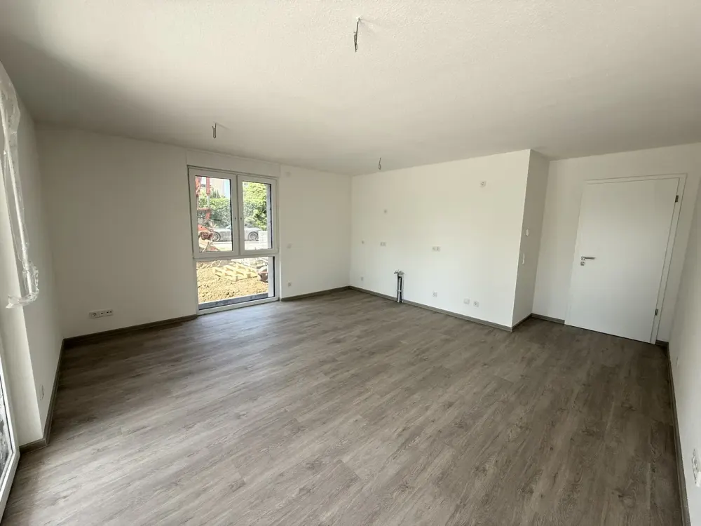 شقة حديقة للسكن الأول مع 3 غرف، تراس مواجه للجنوب، حمام بتصميم، موقف سيارات في دورتموند-بريشتن