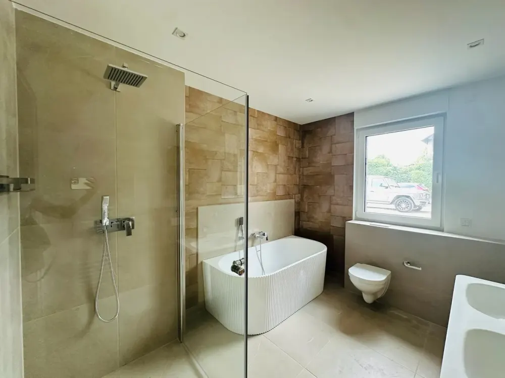شقة حديقة للسكن الأول مع 3 غرف، تراس مواجه للجنوب، حمام بتصميم، موقف سيارات في دورتموند-بريشتن
