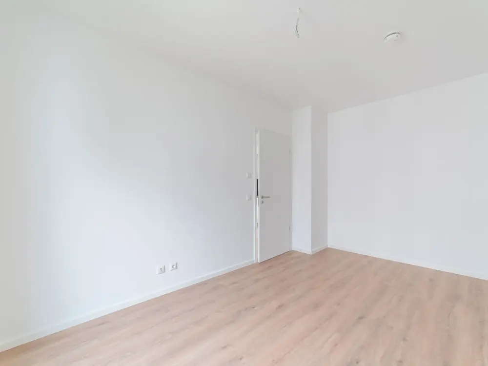 Bright 1-Bedroom Apartment with Balcony and Courtyard View Apt 236