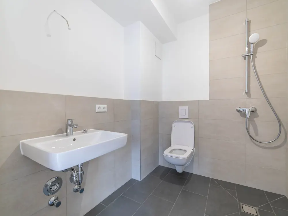 Bright 1-Bedroom Apartment with Balcony and Courtyard View Apt 236