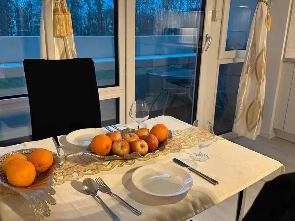 1 ZIMMERWOHNUNG KERNESANIERTE MÖBLIERTE BAD& KÜCHE IN BOGENHAUSEN