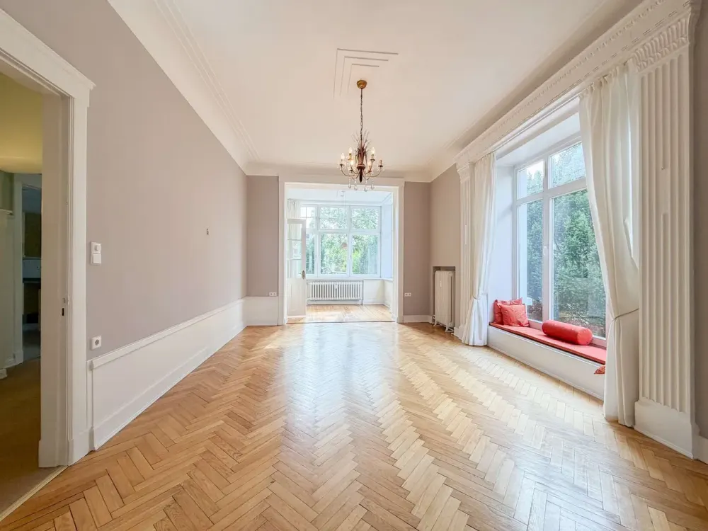 Großzügige und helle Altbauwohnung in Oldenfelde