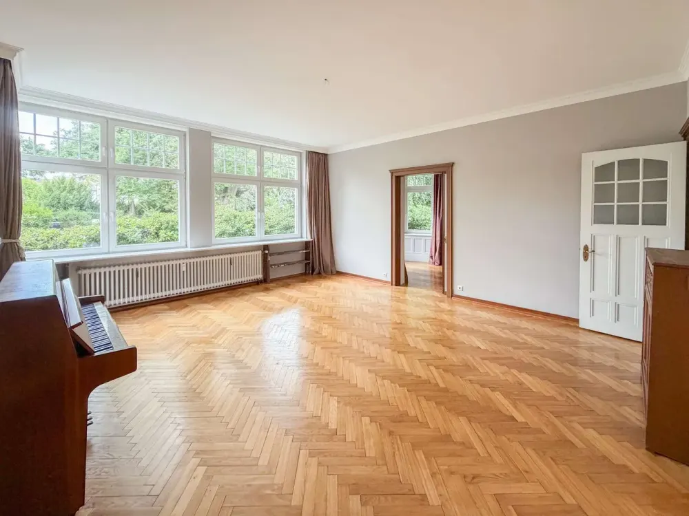 Großzügige und helle Altbauwohnung in Oldenfelde