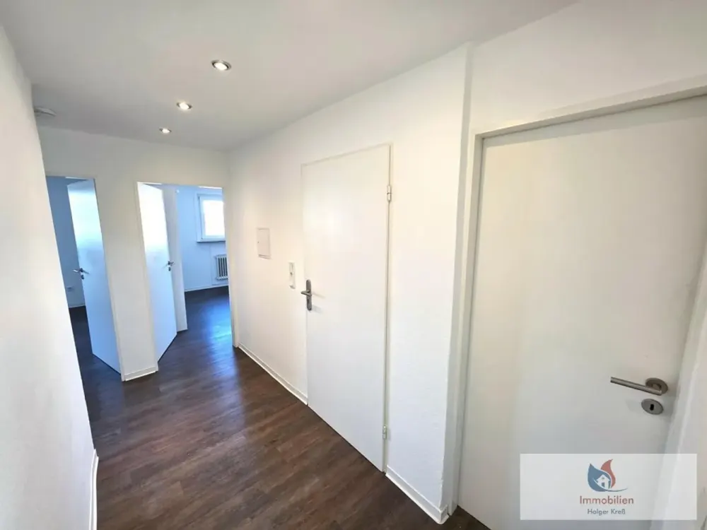 Attraktive 2 Zimmer Wohnung im Dachgeschoss mit Küche, 2 Badezimmer in ruhiger 5-Parteien-Anlage