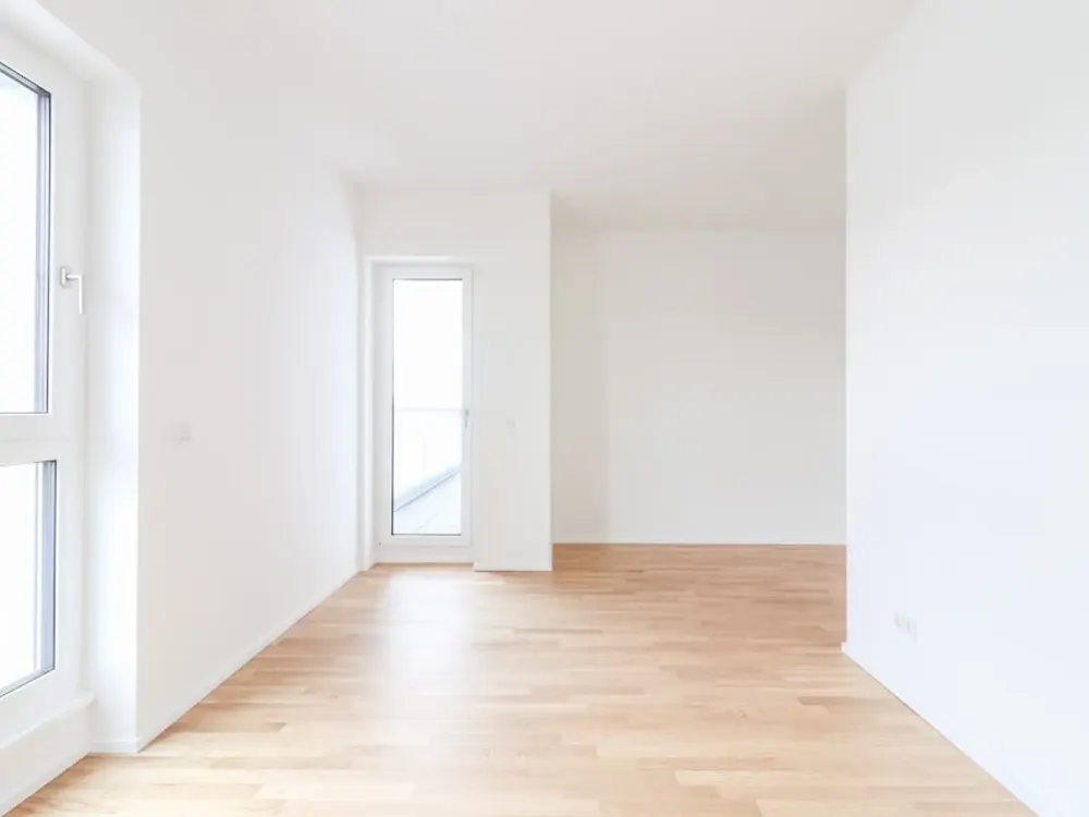 Bright Family Oasis with Sunny Balcony and Modern Fitted Kitchen, Move In & Feel at Home