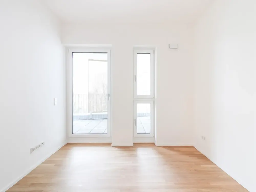 Bright Family Oasis with Sunny Balcony and Modern Fitted Kitchen, Move In & Feel at Home