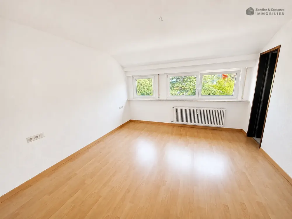 HELLE 3-ZI.-DG-WHG.: Balkon * ca. 85 qm * TL-Bad + sep. Wc * S-Luginsland (max. 2 Pers.) * ab sofort