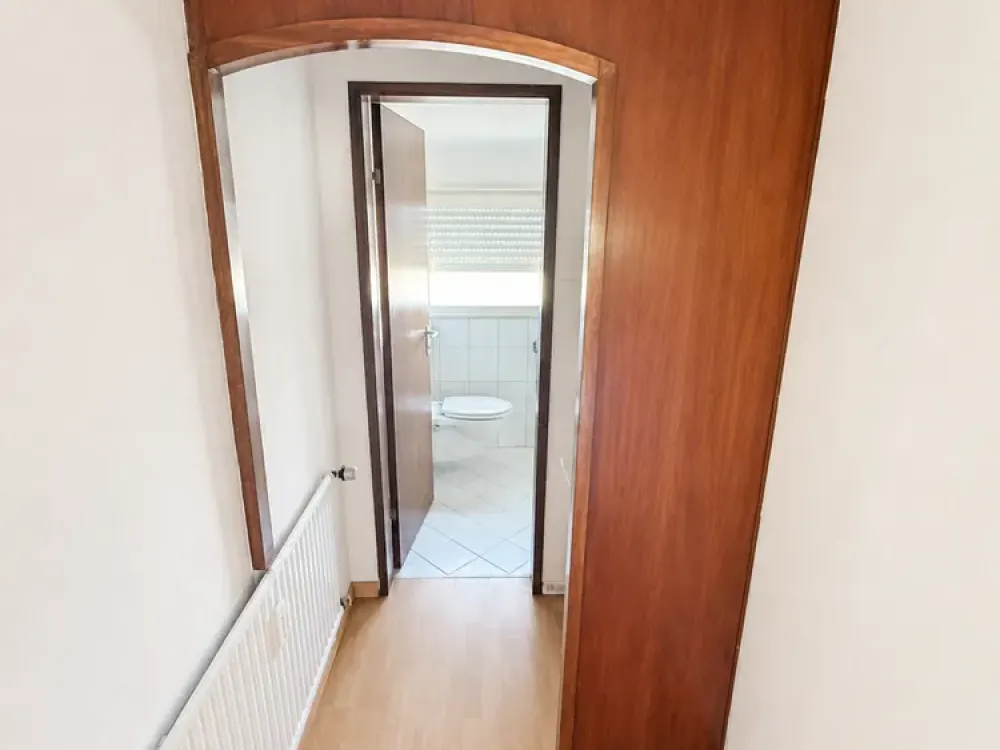 HELLE 3-ZI.-DG-WHG.: Balkon * ca. 85 qm * TL-Bad + sep. Wc * S-Luginsland (max. 2 Pers.) * ab sofort