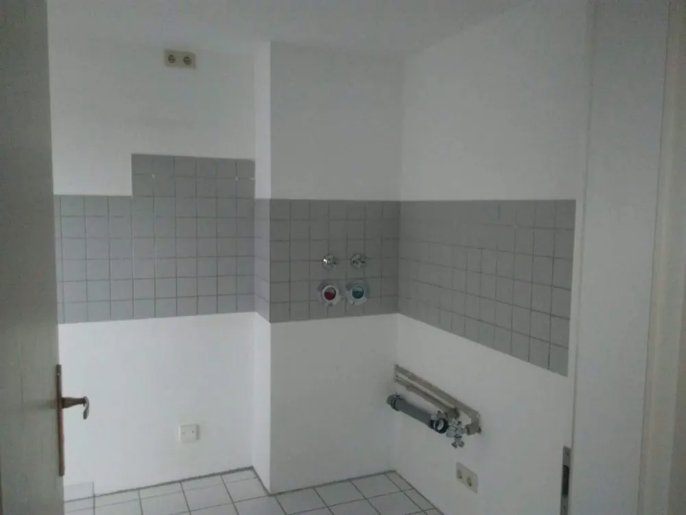 Helle 1-Zimmer Wohnung, Balkon und Tiefgarage