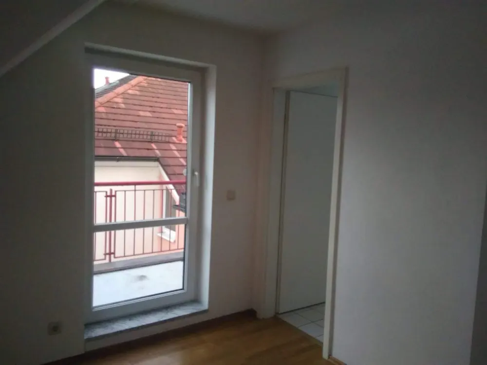 Helle 1-Zimmer Wohnung, Balkon und Tiefgarage