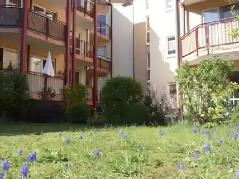 Helle 1-Zimmer-Wohnung mit Balkon un KFZ-Stellplatz