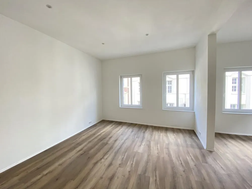 3.5-Room Old Building Apartment in the City Center near Marktplatz in Delmenhorst