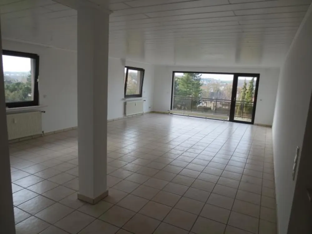 GROSSZUEGIG WOHNEN AUF EINER EBENE! 132 m² OG-Wohnung mit Balkon und Garage in Top-Lage HA- Hestert!