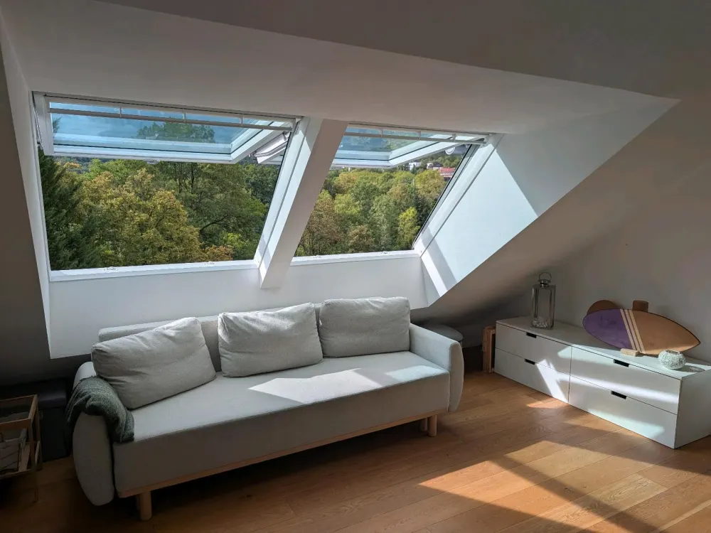 S-West: 4-Zimmer-Wohnung mit Fernblick, 2 neuen Bädern & Bühne