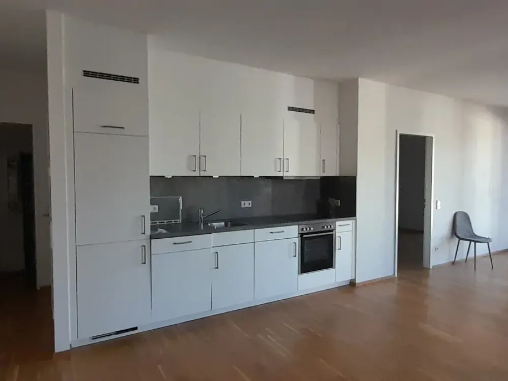 Spacious, Light-Flooded 2-Room Apartment, Like New & Modern