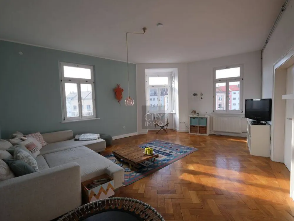 Jugendstil-Traum auf 196m² direkt am Friedrich-Ebert-Platz - 6-Zi.-Altbauwohnung mit Balkon und EBK