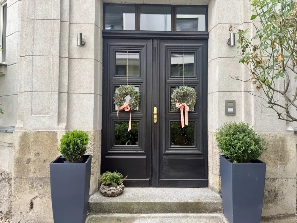 Living Like in Your Own House: High-Quality Ground Floor Apartment with Garden & Two Parking Spaces