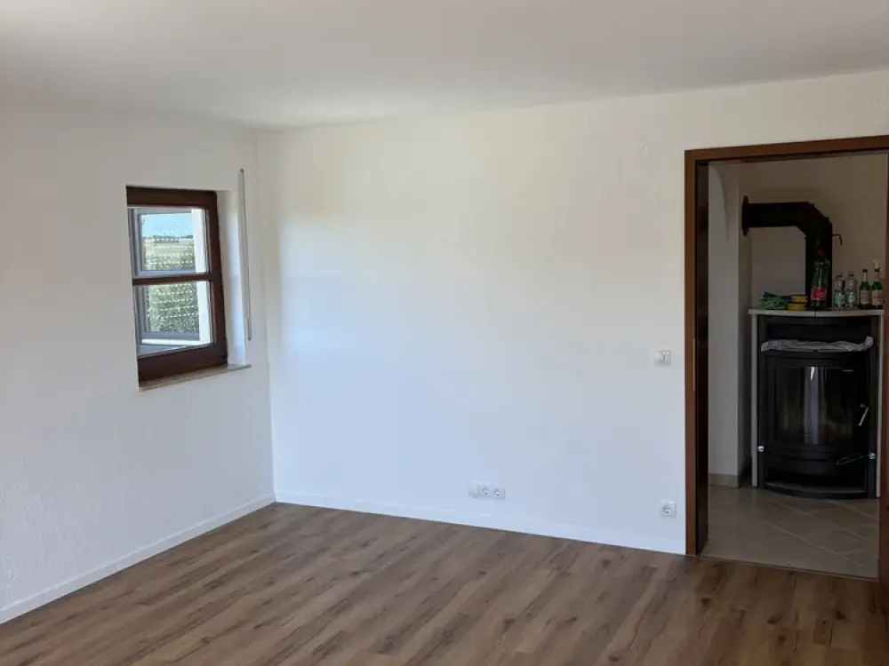 Renovated 3.5-Room Apartment with Panoramic View in Neckarrems