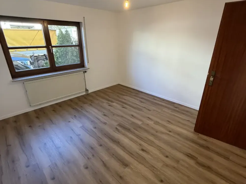 Renovated 3.5-Room Apartment with Panoramic View in Neckarrems