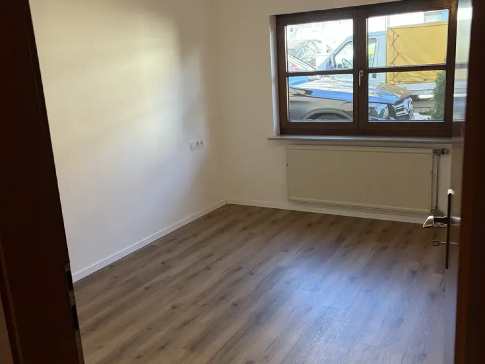 Renovated 3.5-Room Apartment with Panoramic View in Neckarrems