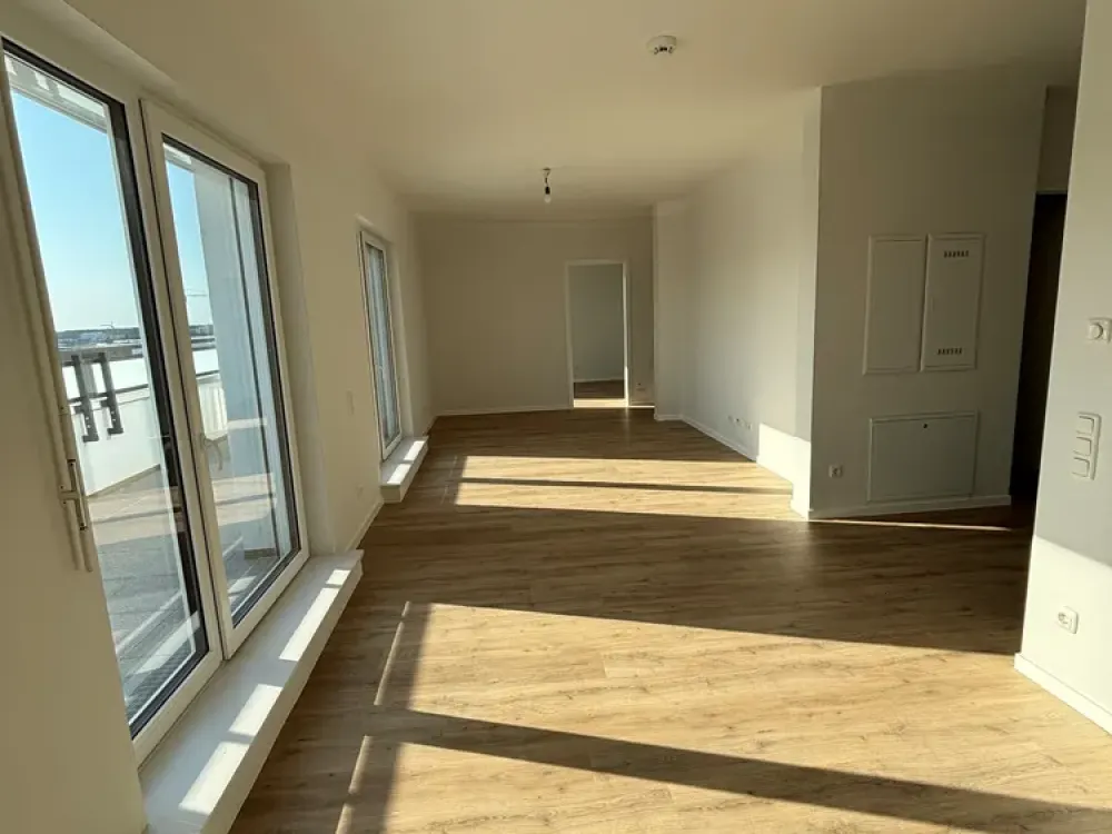 3 Zimmer, innenliegendes Bad mit Badewanne, Wohnküche, Gäste-WC mit Dusche und Dachterrasse