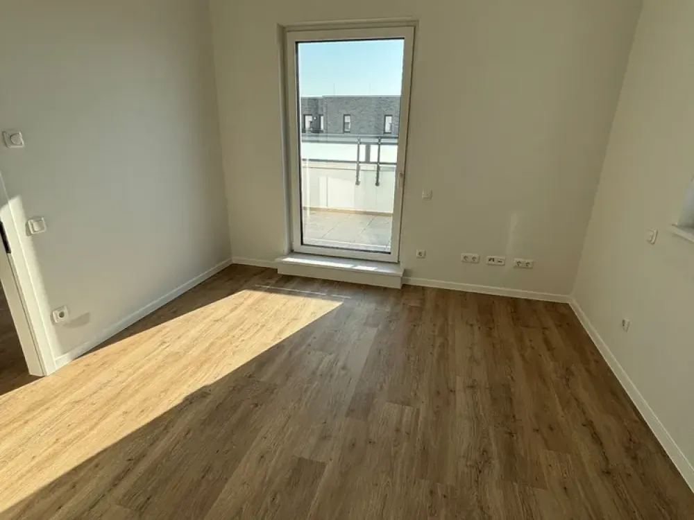 3 Zimmer, innenliegendes Bad mit Badewanne, Wohnküche, Gäste-WC mit Dusche und Dachterrasse