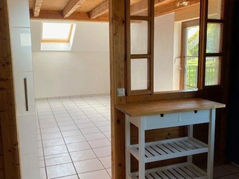 Schöne helle 2 Zimmer DG-Wohnung