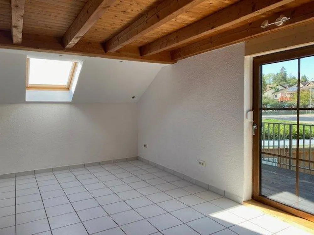 Schöne helle 2 Zimmer DG-Wohnung