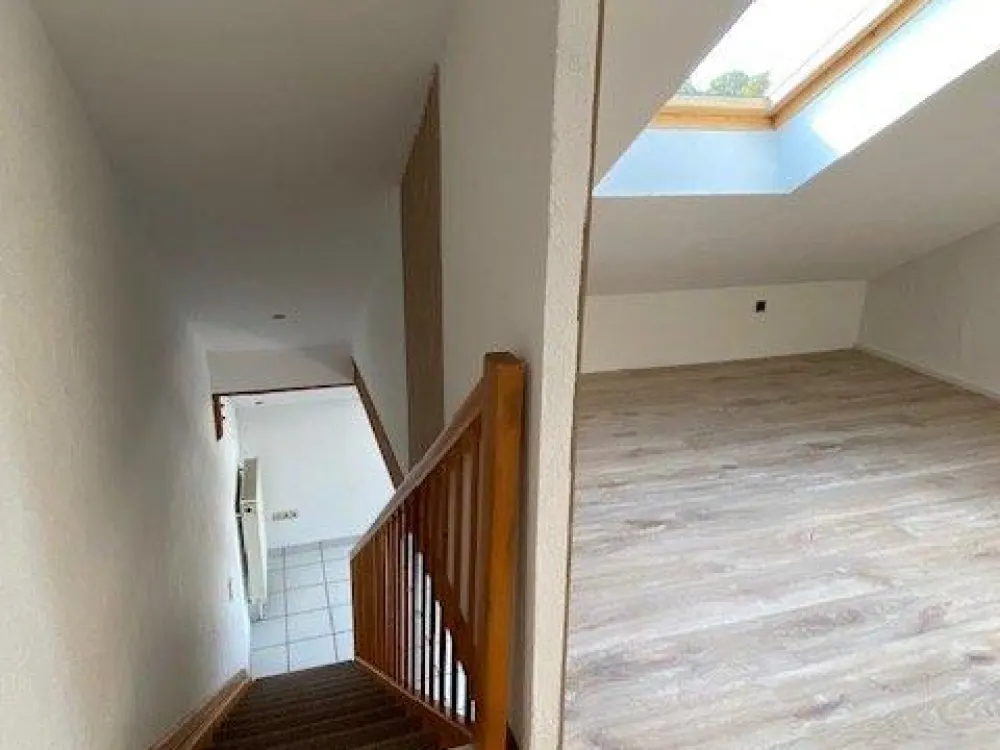Schöne helle 2 Zimmer DG-Wohnung