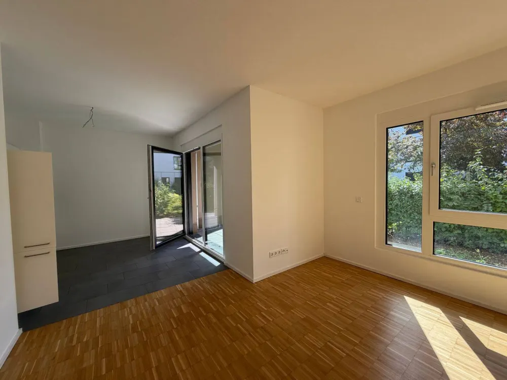 Modern 1-Room Apartment with Built-in Kitchen and Terrace