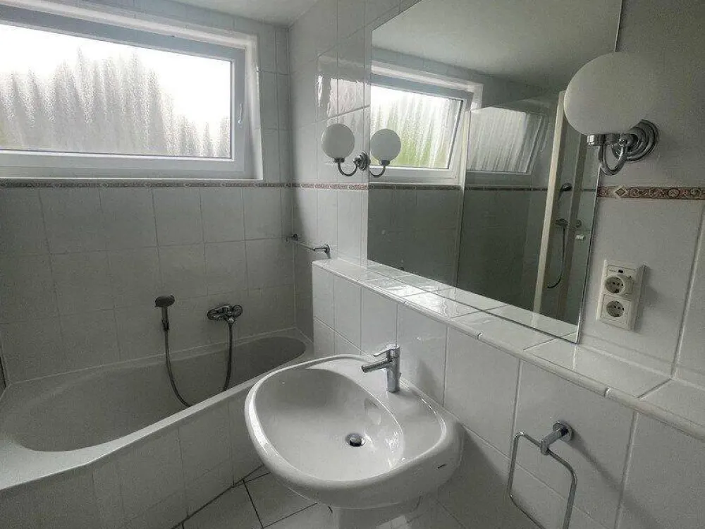 موقع متميز في هيردت - شقة ممتازة - شقة من 4 غرف مصممة بشكل جيد جدا - مطبخ جديد