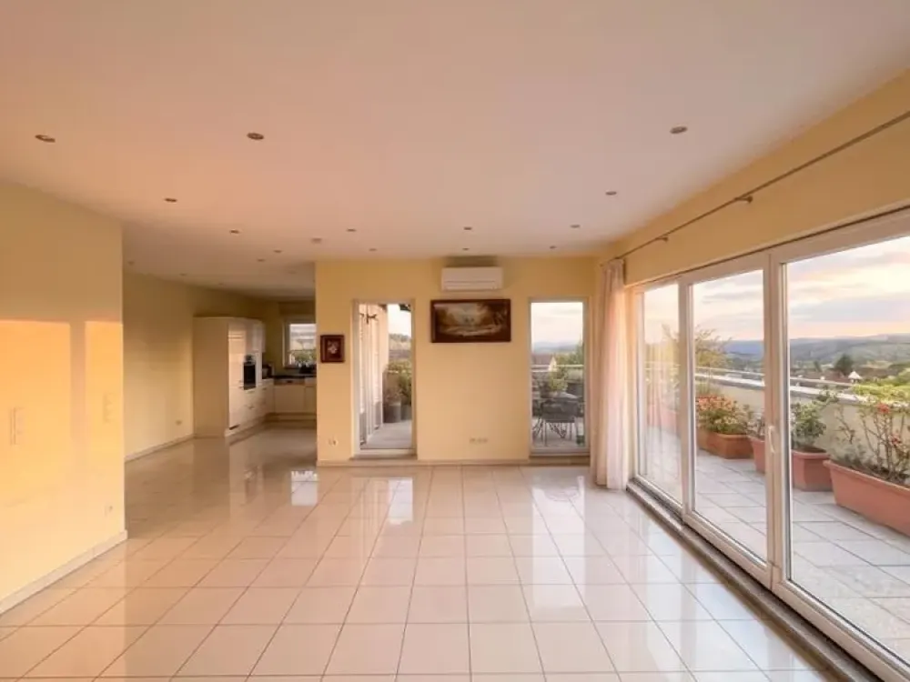 Exclusive Penthouse with Distant View: Spacious 3-Room Apartment with Direct Elevator