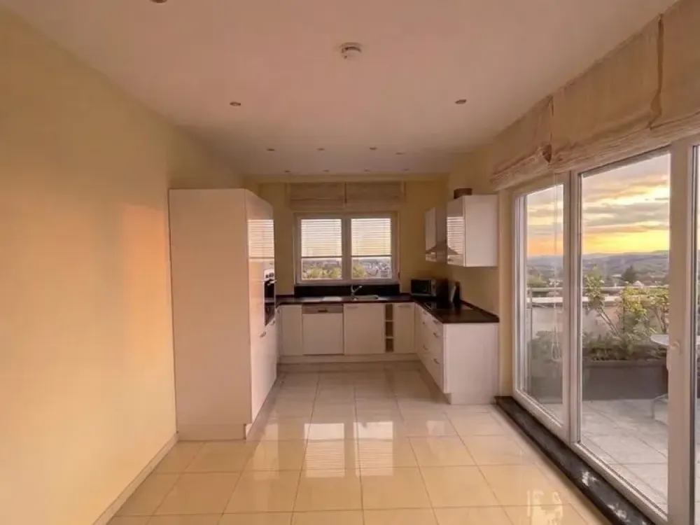 Exclusive Penthouse with Distant View: Spacious 3-Room Apartment with Direct Elevator