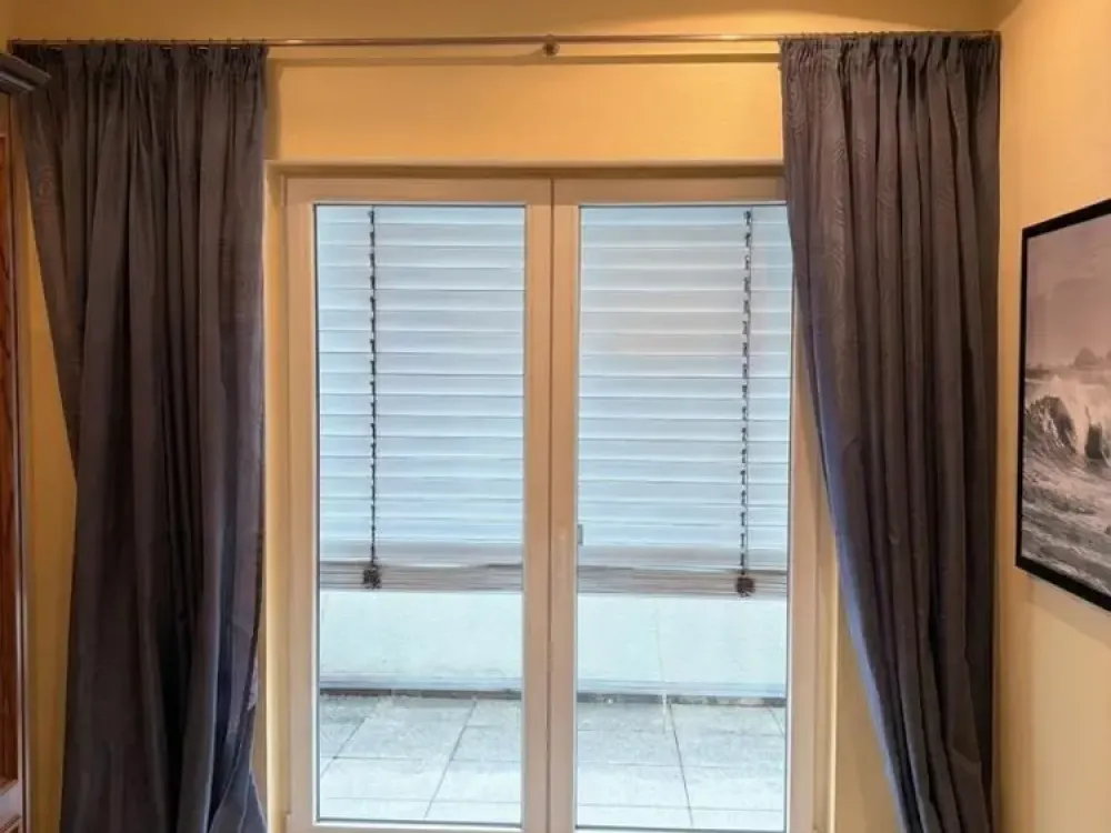 Exclusive Penthouse with Distant View: Spacious 3-Room Apartment with Direct Elevator