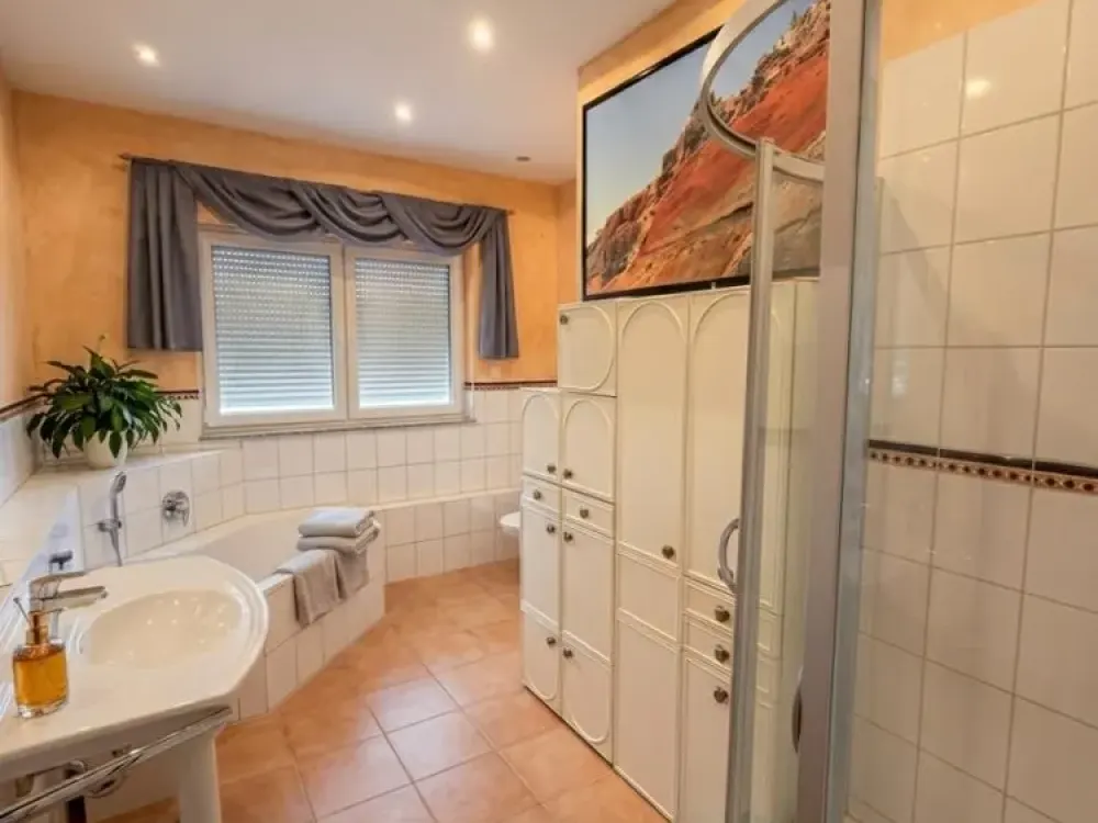 Exclusive Penthouse with Distant View: Spacious 3-Room Apartment with Direct Elevator