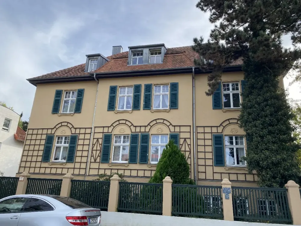 Attraktive 2-Zimmer-Erdgeschosswohnung mit großzügiger Wohnfläche und Wintergarten