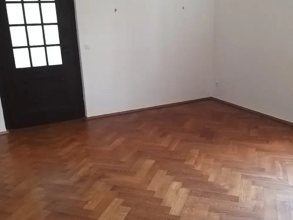 Attraktive 2-Zimmer-Erdgeschosswohnung mit großzügiger Wohnfläche und Wintergarten