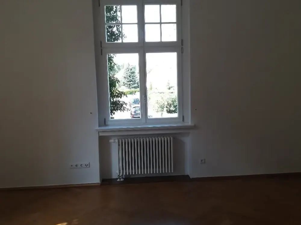 Attraktive 2-Zimmer-Erdgeschosswohnung mit großzügiger Wohnfläche und Wintergarten