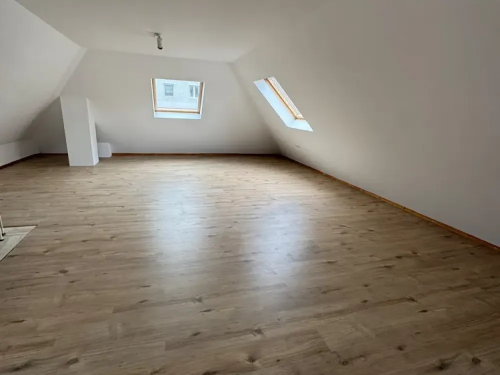 Frisch renovierte 4 Zimmer Maisonetten Wohnung mitten in Köln